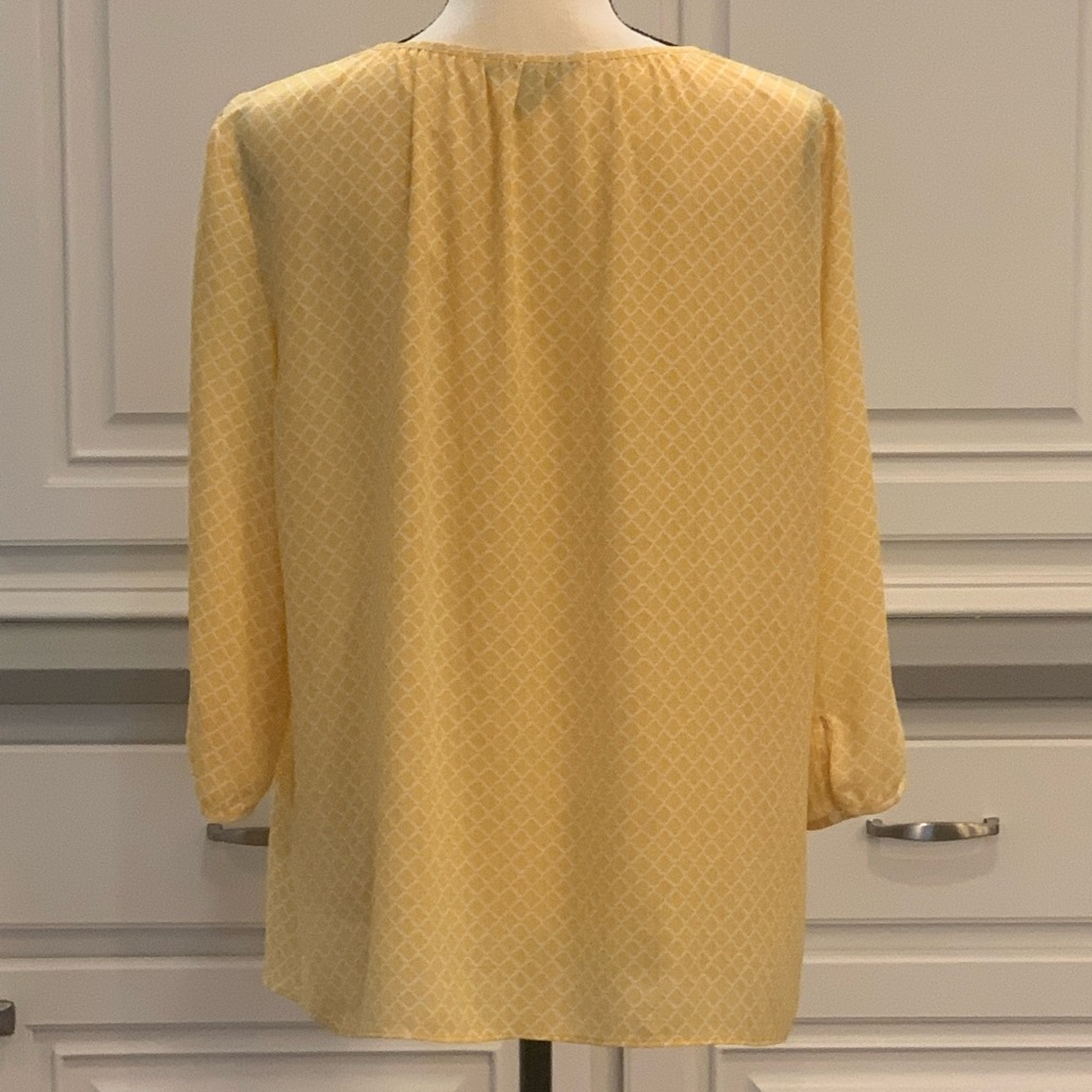 Banana Republic V-neck Tassel Tie Yellow White Blouse Size Medium - Picture 4 of 11